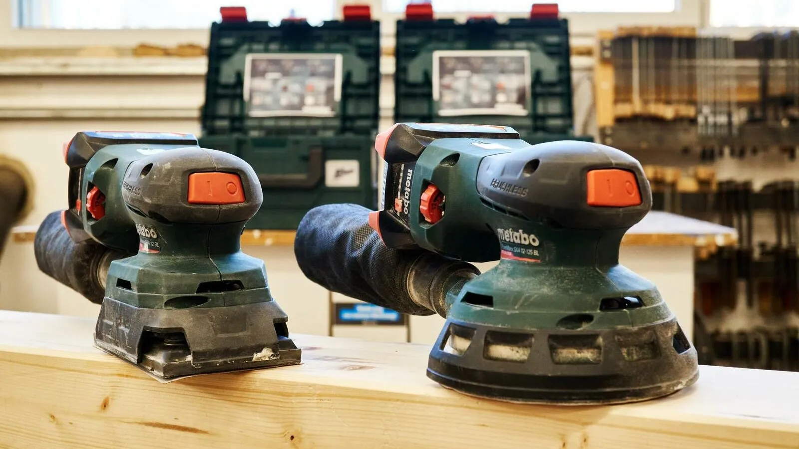Der Exzenterschleifer Powermaxx SXA 12-125 BL und der Akku-Sander Powermaxx SRA 12 BL aus der neuen Schleifer-Serie von Metabo.